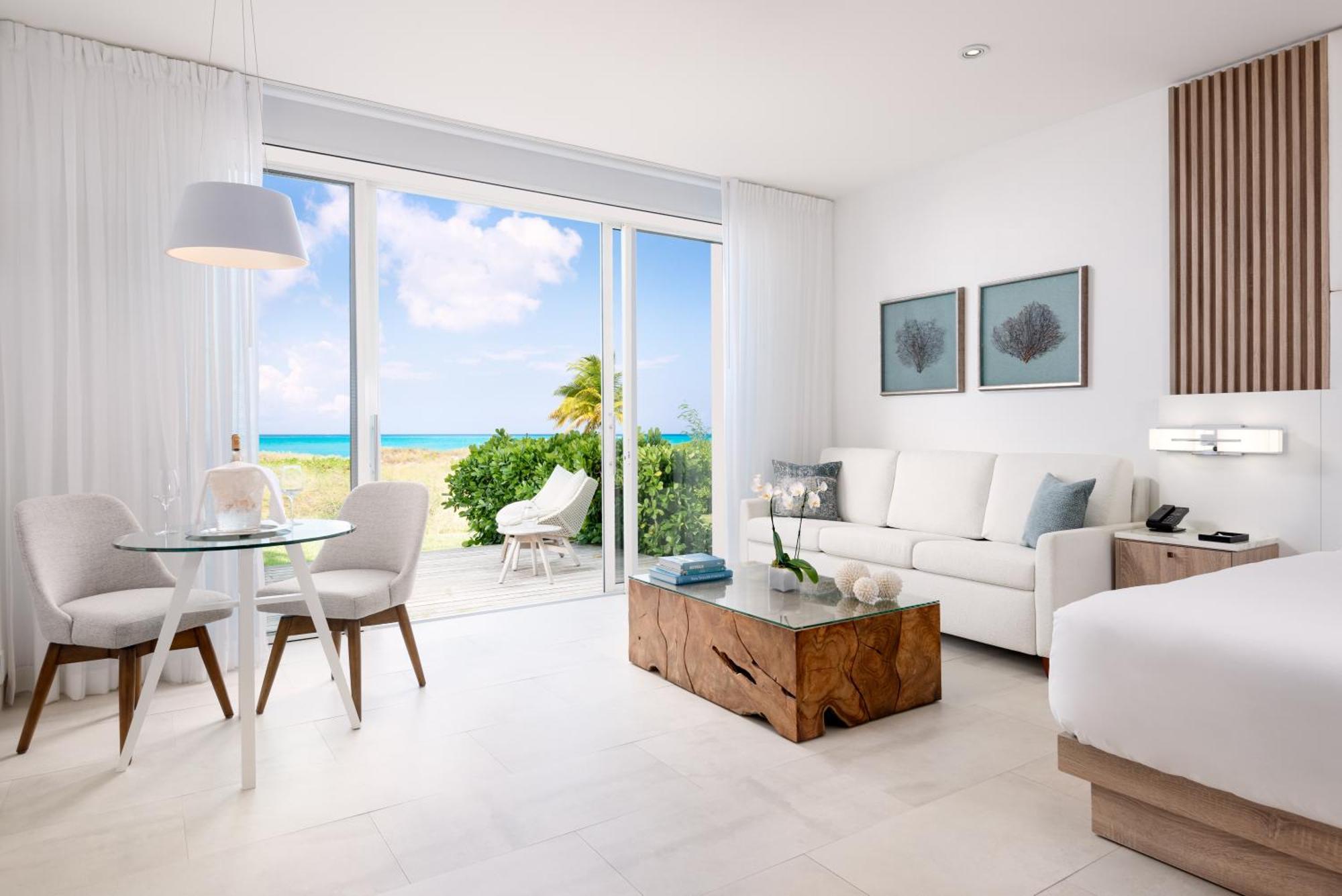Grand Deluxe Oceanfront Studio